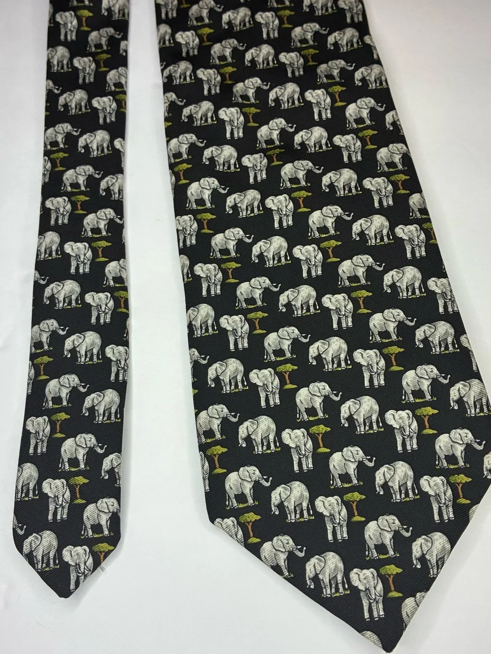 Brooks Basics 100% Silk Tie Elephant Animal Novelty Print Black Nice condition.
